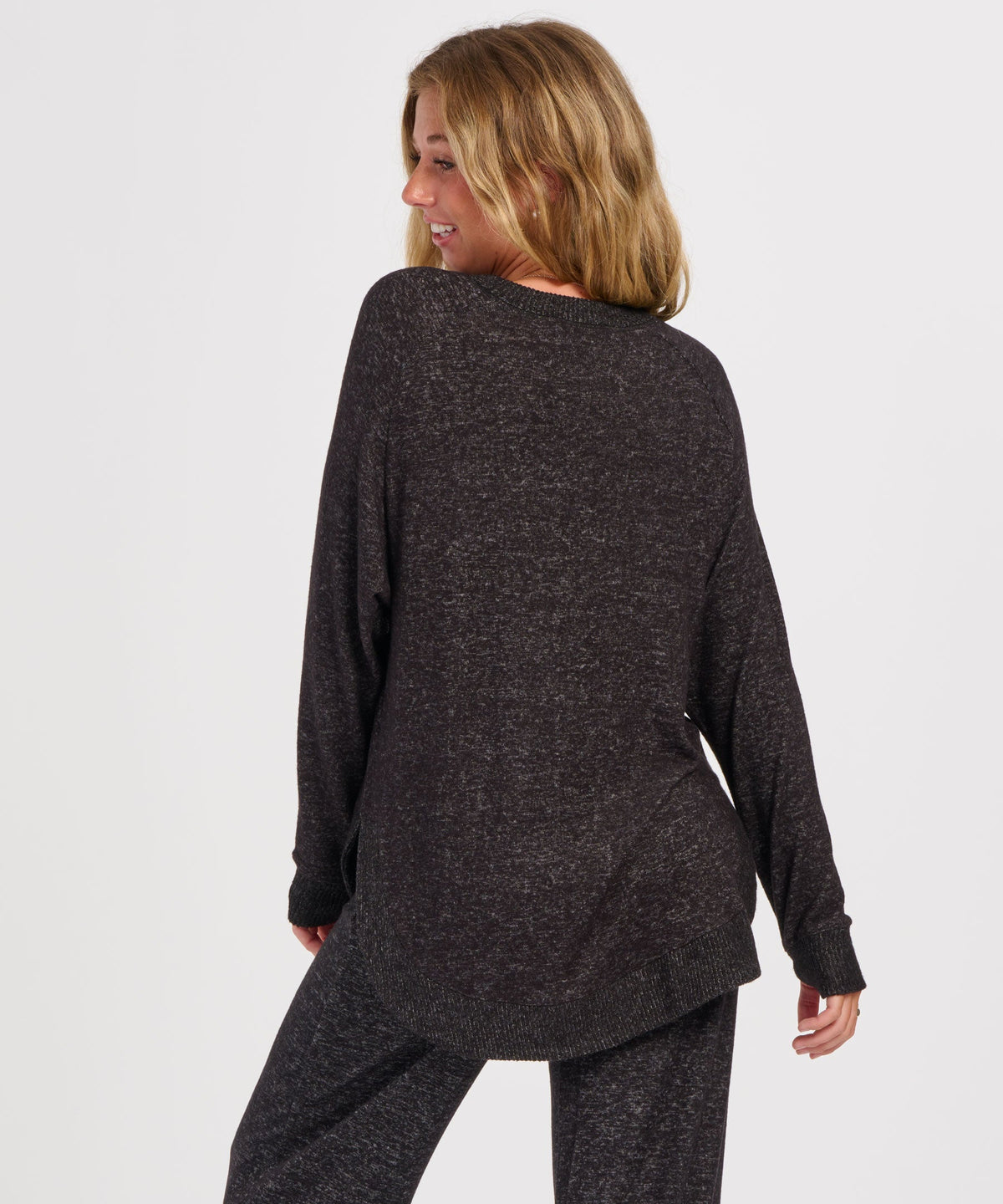 Women's Cuddle Oversized Crew – Ultra-Soft Oversized Crewneck Sweater in Black Heather